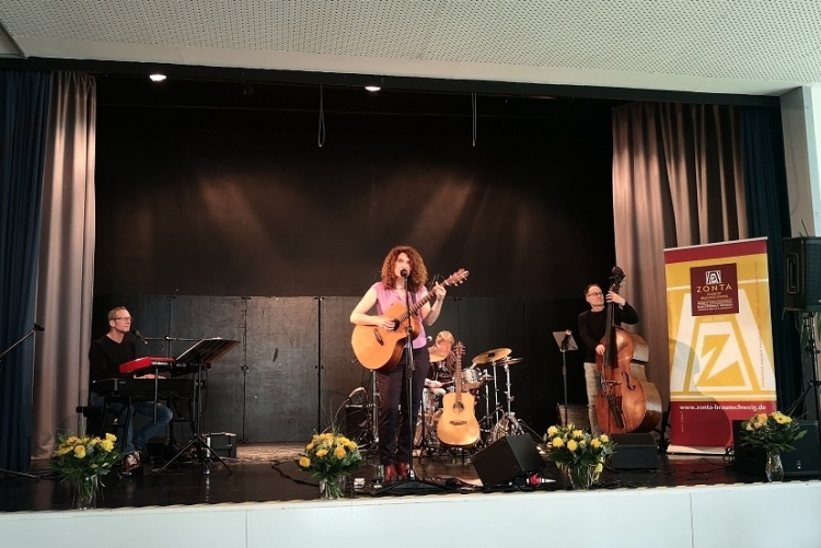 Meike Köster und Band spielten am 23. April für Zonta